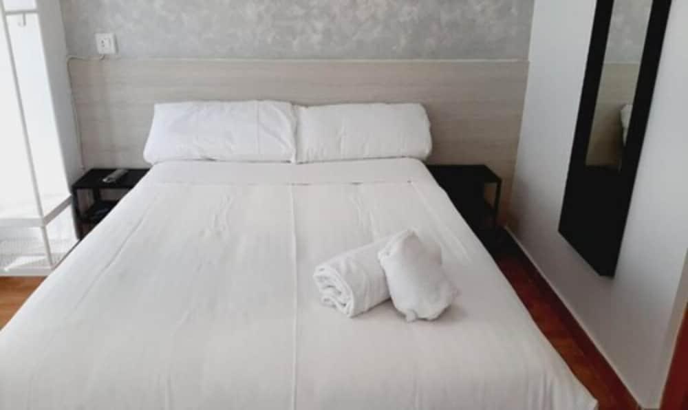 Arjori Rooms Hostal ซาลามังกา ภายนอก รูปภาพ