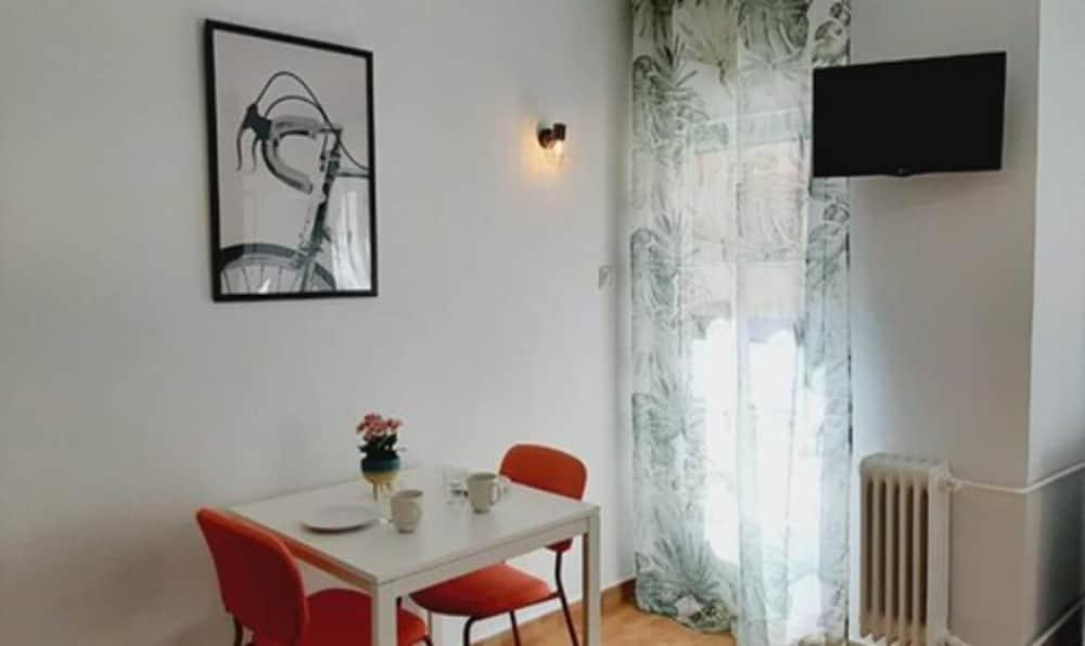Arjori Rooms Hostal ซาลามังกา ภายนอก รูปภาพ