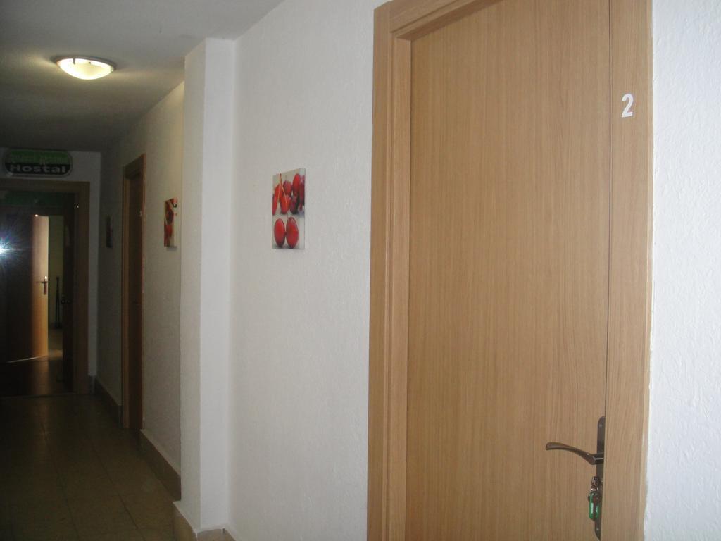 Arjori Rooms Hostal ซาลามังกา ภายนอก รูปภาพ
