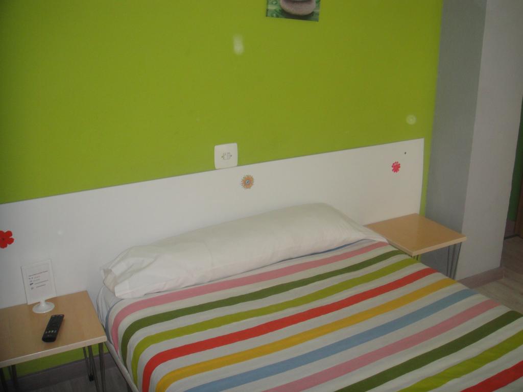 Arjori Rooms Hostal ซาลามังกา ภายนอก รูปภาพ