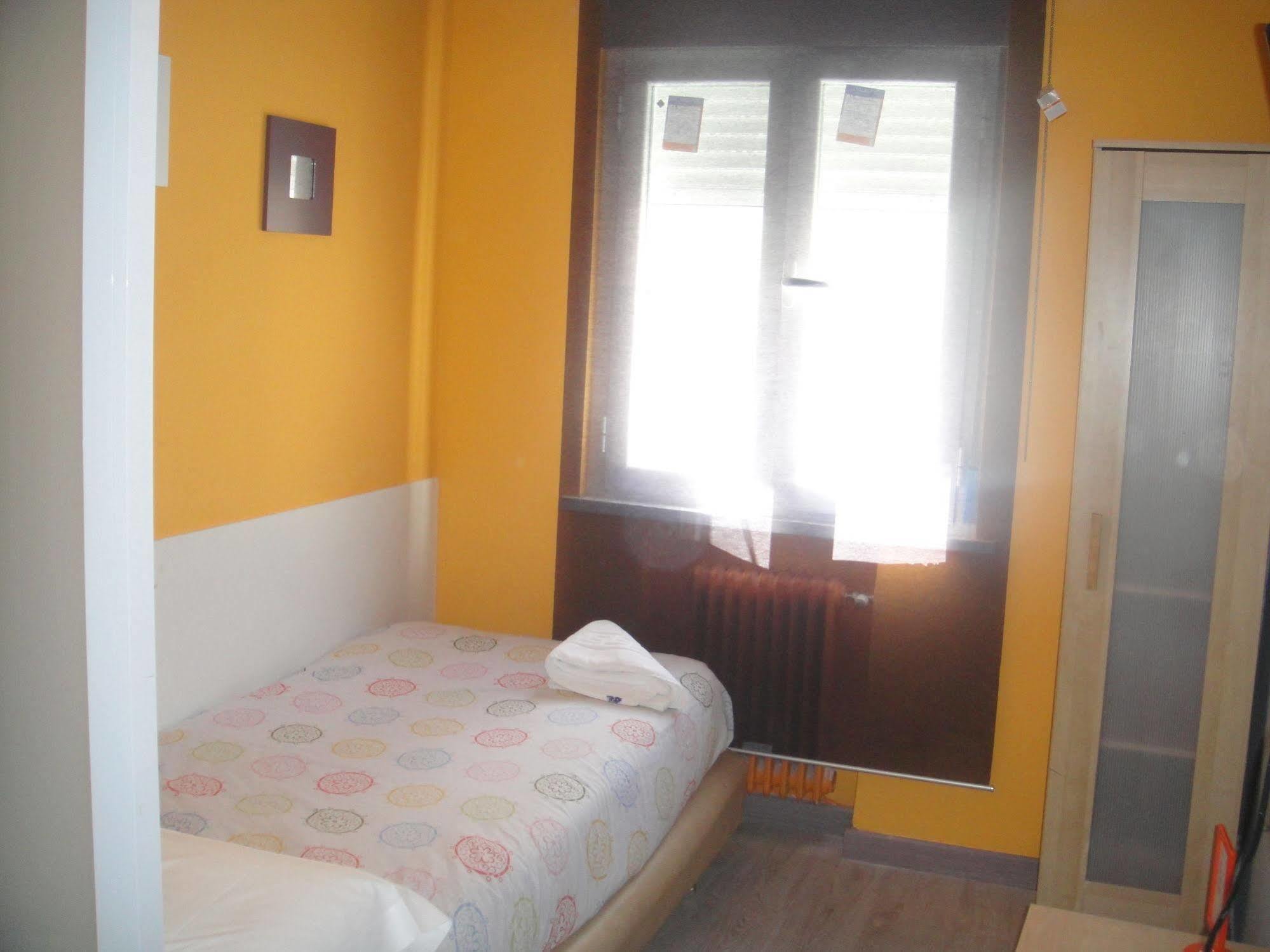 Arjori Rooms Hostal ซาลามังกา ภายนอก รูปภาพ