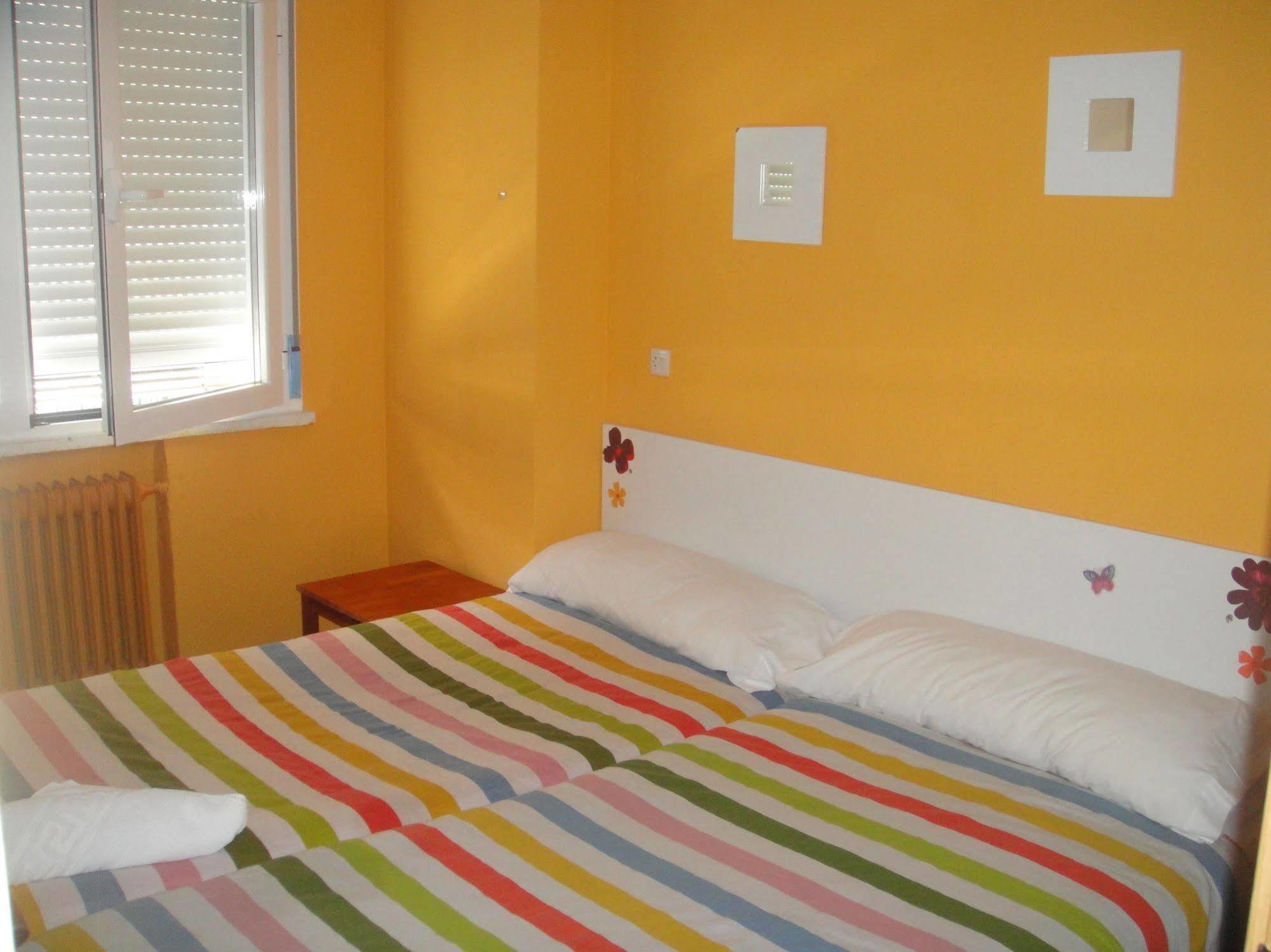 Arjori Rooms Hostal ซาลามังกา ภายนอก รูปภาพ